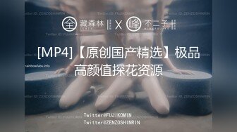 骚女两男一女3P激情大战 两根JB轮着舔边口边呻吟，前后一起插上位骑坐 射在奶子上