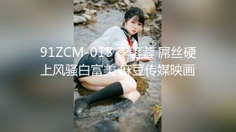 良家韻味美熟婦,38歲的年紀剛剛好,熟而有味,最耐艹的年紀,背後墻上掛著結婚照