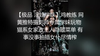 带个八角帽子的美少妇和老公过年直播做爱，各种姿势勾引老公进洞女上位啪啪