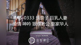 对这个贴身白衣的丰满美女无法抵挡，肉体丰腴