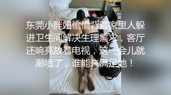 模特身材女神月亮引力，对着镜子扭，逼逼里塞的什么玩意儿