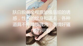 爆乳眼镜小美女，按着脑袋一顿插嘴，无毛干净粉嫩小穴，啪啪啪爆操，浴室尿完尿，再继续猛干