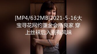 趁女友和老妈去逛街 偷偷溜进嫂子房间寻欢 差点被撞见鸡巴都吓软了