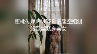 清纯小妹露脸让两个渣男小哥玩弄，乖巧听话听狼友指挥，掰开粉嫩的骚穴给狼友看，大鸡巴直接插