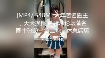 淫妻的标配 老公舒服 逼里一根 嘴里一根 手上玩着两根 一刻不停地被五根大鸡巴连续内射 骚逼灌满精液 太淫荡太诱惑