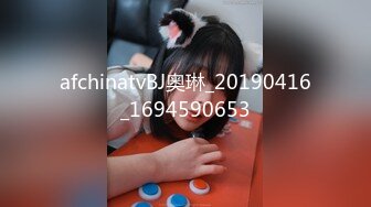 纯欲系极品美少女！甜美又淫骚！JK装舔着手指喊爸爸，开档白丝袜，假屌跳蛋双管齐下抽插