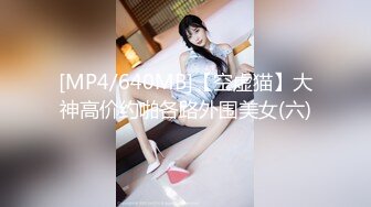 变态金主居家露脸调教蜂腰蜜桃臀贱母狗【曼曼】鞭打、乳夹、滴蜡、道具爽得尖叫不停