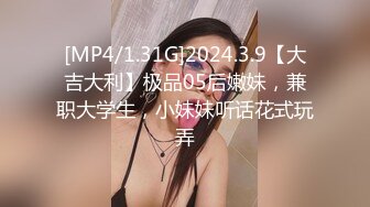 [MP4/ 1.99G] 嫩逼小妹和她的骚妈妈一起大秀直播，淫声荡语互动撩骚听狼友指挥