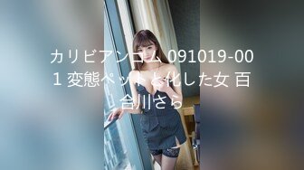 小孩没多大的美少妇，和老公居家直播赚钱