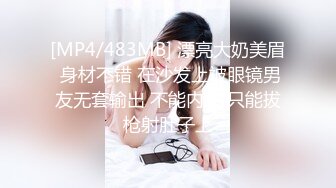 漂亮的新娘子在影樓試穿婚紗 被影樓老板的偷拍了02