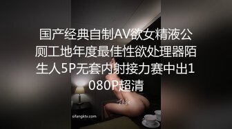 小吃街一路跟踪抄底美女白领穿着透明内裤隐约看到一坨黑B毛