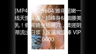 【翘臀人妻】苗条淫妻约单男做爱与老公XO，漂亮小少妇，如此娇妻怎么也舍得贡献出来！ (2)