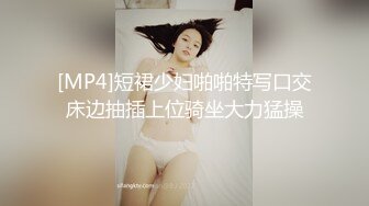 会所全套女技师上钟了，两个黑丝姐妹花轮流伺候大哥，深喉口交大鸡巴主动上位，让大哥轮流爆草各种姿势玩弄