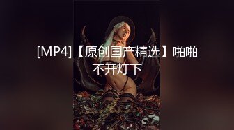 强制黑丝深喉，有多少人喜欢深喉吞咽口水的声音呢？知道小母狗为啥有一只手在屁股后面吗？