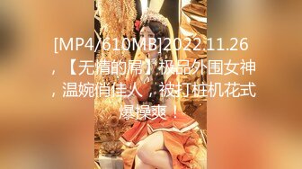 【大长腿??美脚女神】极品蝴蝶逼『双阴道女友』一个逼两个洞掰开特写??白嫩肌肤丰腴性感掰B撅腚挺奶自摸诱惑