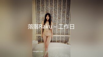 兩個風騷蘿莉姐妹花與老鐵居家現場直播雙飛啪啪大秀 穿著情趣制服裝跪舔口交大雞巴輪流上位玩弄 場面淫蕩刺激