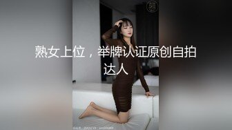 被抓着头发后入猛干都还不忘拿着手机自拍