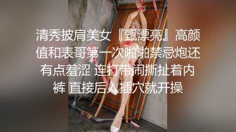 样子有点小可爱的妹妹黑丝美腿，道具插逼，自慰，整根进入毫不逊色，看样子是很爽