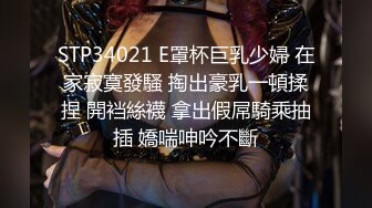 现在的女生都喜欢自拍自己裸体 女同桌手机也发现一段她脱光衣服的自拍视频 好像对自己身体很满意