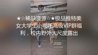 熟女少妇在自家的SUV里车震