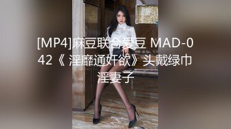 [MP4/ 192M] 开档黑网丝袜美眉