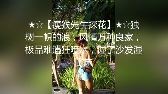 美容会所穿花裙子的熟女阿姨，关上门悄溜溜地脱下内裤，话都不敢说大声，指挥阿姨卖弄风骚！