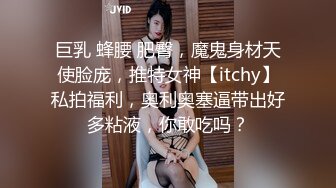 极品颜值美女小鱼干！外表甜美骚的很！按摩器震无毛嫩穴，圆润美臀翘起，头套男后入尽情输出