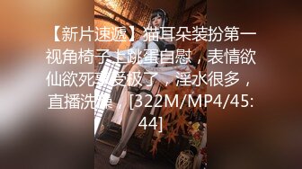 【公司厕所偷情】美女下属脱了文胸让领导玩奶，一边给领导吹箫一边打飞机