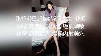 爬窗偷窥小美眉洗香香 边洗边追剧 小身材不错 小粉乳 稀毛鲍鱼