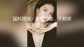 精致美女与摄影师先拍摄，把持不住开操