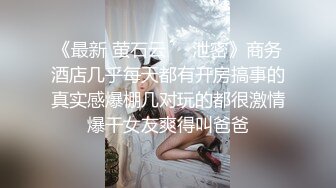 清纯嫩妹子性感迷人雪白的翘屁股，扭动摇摆迷人的小蛮腰