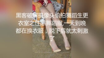 新来的御姐小少妇全程露脸黑丝高跟诱惑，道具抽插骚穴把自己搞尿了，淫声荡语互动撩骚舔弄假鸡巴上的淫水