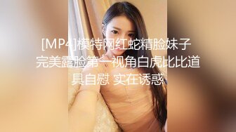 [MP4/ 535M] 高人气~车女郎仔仔没电了，蜜恋期，相拥舌吻、扣淫穴，无套啪啪干