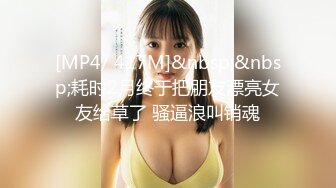 美容美甲店老板娘,最近生意不好,店內誘惑下海,開檔黑絲插入,好黑的茓