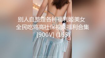 菜市場上撅屁股挑菜的白紗裙粉內內美少婦