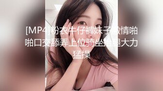 KTV唱歌选了个长发及腰的美女小姐姐,加点钱在包厢就把她拿下