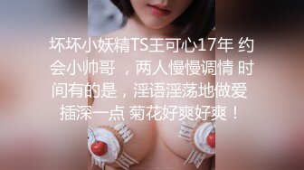 东莞某电子厂隔板女厕偷拍女同事嘘嘘牛仔裤眼镜美眉人长得斯文逼逼粉嫩