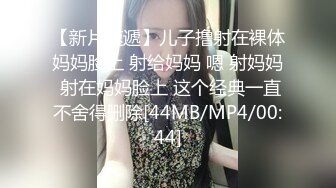 网红萝莉Ria kurumi 一根棒棒不够吃当然要两根一起吃