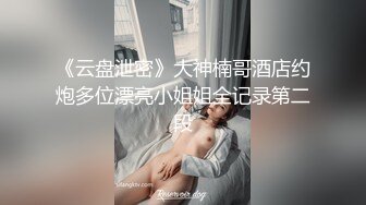 屌炸天！新流推特狠人露出界新晋变态狂人【南小姐】私拍 露出喂蚊子男公厕紫薇吃屎垃圾桶捡用过的避孕套吃精 我服了 (2)