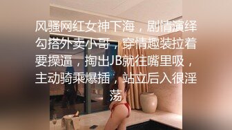 科技园女厕蹲守牛仔裤大美妞 毛丛间阴户高高突起就开一个小缝