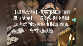 【接广告合作】表姐的大屁股太诱人了，淫水都出来了