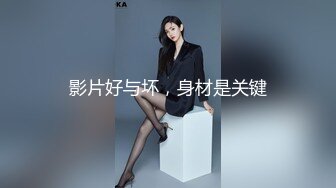 漂亮美女3P 衣服脱了 一个一个来 绿帽男友让工友排队在卫生间尝鲜女友的小骚逼 撅着屁屁操的表情超享受