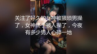 “淫荡对话超级搞笑”十个眼镜九个骚⚫️白皙露脸骚女勇挑4位大汉4P淫乱现场，有肏的有撸的全部动起来