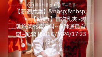 [B2E8] 三男两女居家乱交Party,俩小母狗翘着蜜桃臀等待大J8的进入,场面疯狂,呻吟声不断