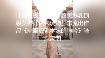 露脸小少妇在浴盆里把自己洗干净全裸镜头前自慰骚逼玩假鸡巴，陪狼友撩骚道具抽插自慰淫水好多，骚逼水嫩