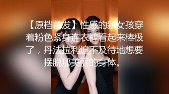 爬窗偷窥隔壁邻居家女儿洗香香