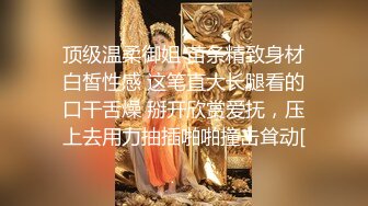 漂亮眼睛极品颜值女神下海扎起双马尾，义乳露奶装掰穴特写，手指抠入道具快速抽插，搞得很湿呻吟娇喘诱惑