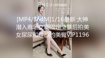 后入小女友的翘臀