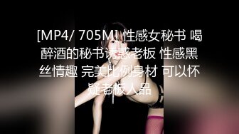 大妈自拍给网友展示自己的奶子